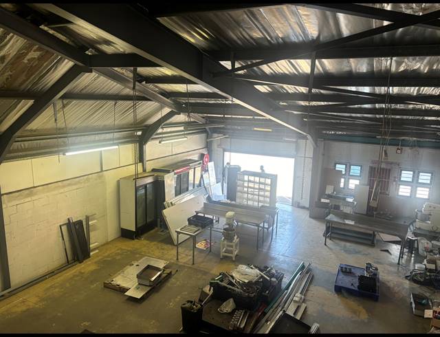 235M² RETAIL TO LET IN EPPING INDUSTRIAL